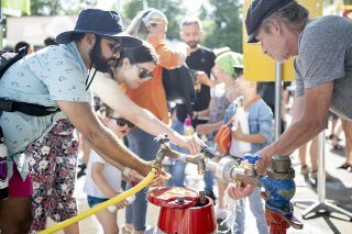 Face à la grosse chaleur, la ville de Zurich a mis à disposition 630 robinets d'eau potable supplémentaires pendant la Züri Fäscht.